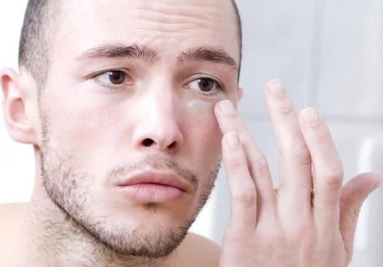 去除脸上油脂深度清洁,男士脸部清洁美容学习去哪里学