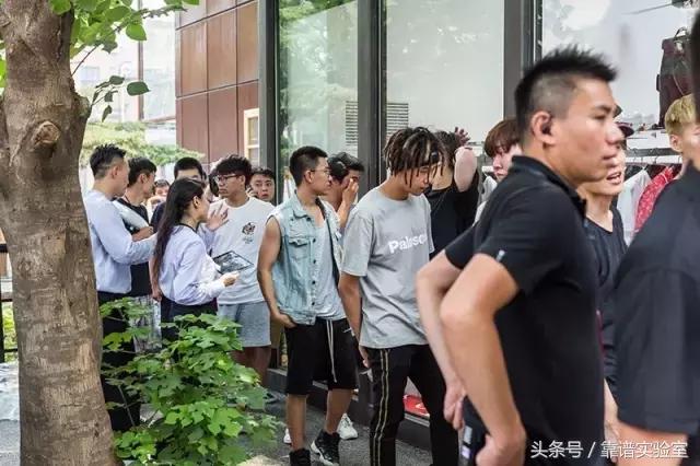 superme与lv推出的新包,supreme和lv定制款