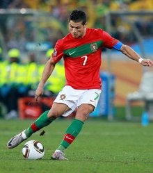 足坛历代绝代双骄高燃,足坛的绝代双骄c罗和梅西