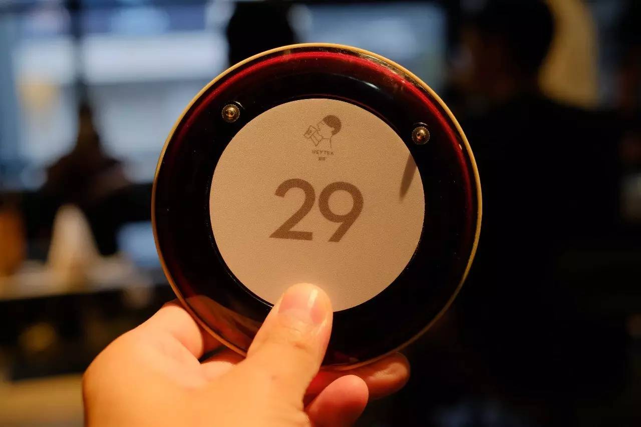 长大后茶饮店就像江湖的高手，一代起一代落但能真正成为新闻暴风眼的真的只有喜茶