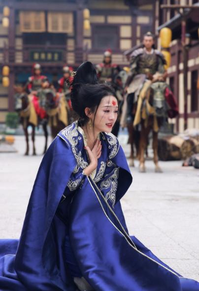 李沁新妆,李沁绝美礼服