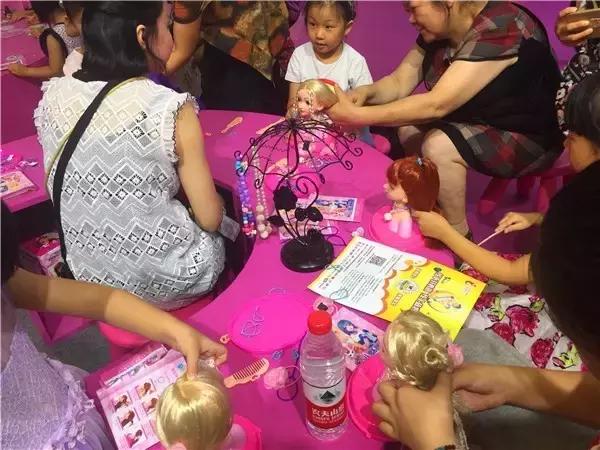 粑粑麻麻带娃去哪里玩,粑粑麻麻带娃去旅行