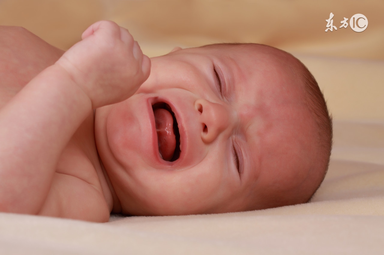 孩子夏天起一身疹子怎么办,宝宝身上起的像痱子一样的小痘痘