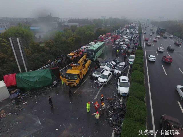 高速遇堵车七个细节决定你的安全,在高速堵车时想去厕所怎么办