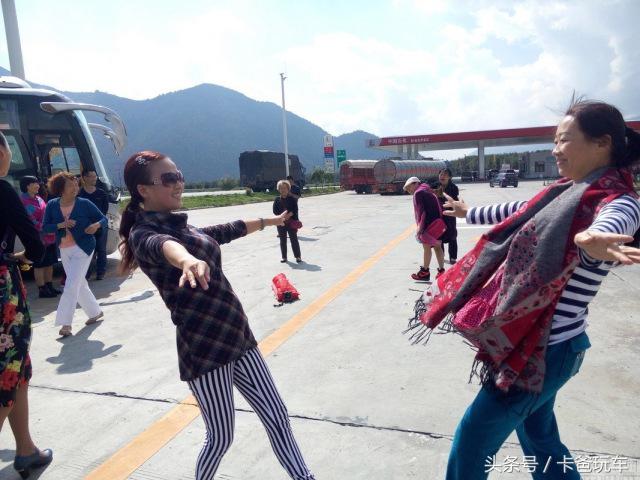 高速遇堵车七个细节决定你的安全,在高速堵车时想去厕所怎么办