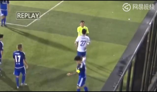 足球比赛红牌罚下打裁判集锦,足球比赛被恶意犯规