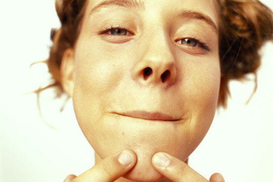 挤完痘痘可以抹精华吗,挤完痘痘可以抹其他皮肤吗