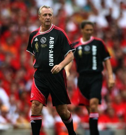 八球惨遭血虐、场上全员斗殴，告别赛能踢成这样也是没sei了！