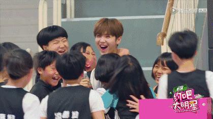 鹿晗约吧大明星,鹿晗关晓彤2017新年愿望