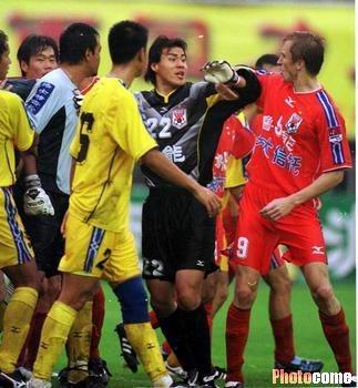 鲁能裁判李霄鹏,鲁能骂裁判视频