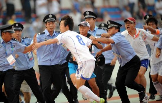 打裁判被终身禁赛,打裁判被永久禁赛