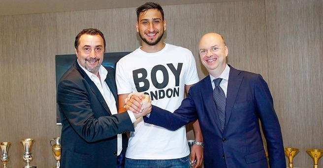 读品：球场*力暴**下的组织者｜《肆榜》扫描尤文图斯｜最尴尬续约｜