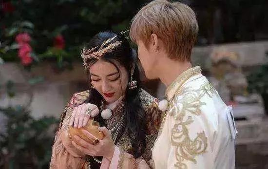 鹿晗迪丽热巴与鹿晗乔欣对比,鹿晗乔欣和鹿晗热巴