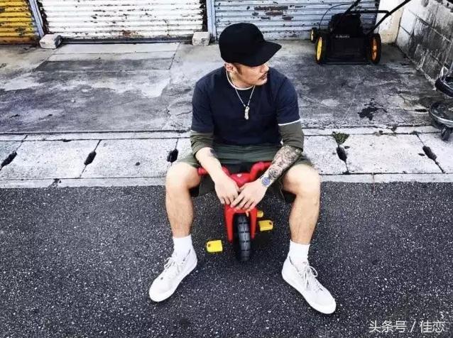 假两件长款上衣如何搭配裤子,假两件紧身上衣蓝色怎么搭配