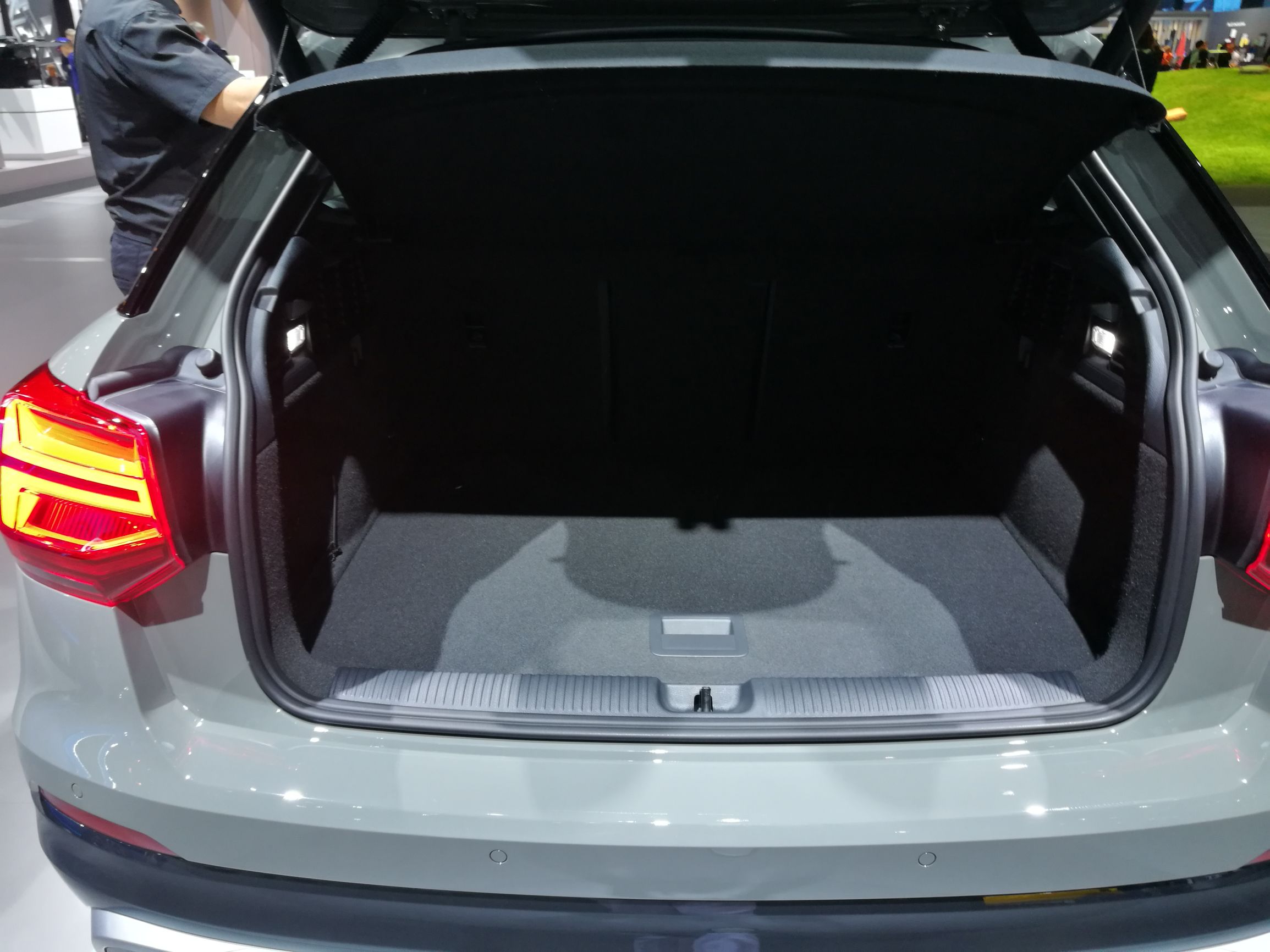 奥迪q2l15万落地,奥迪q2内饰最新款