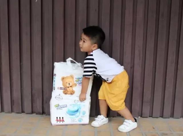 “妈妈，你说我最喜欢的洛克泰迪会一直陪着我吗？”