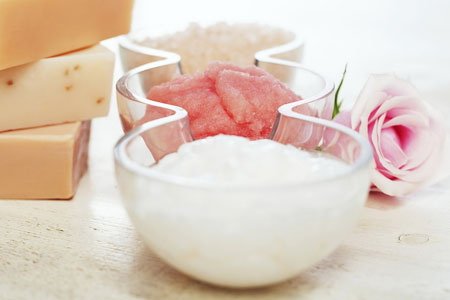 背上痘痘多怎么解决,背上痘痘怎么办