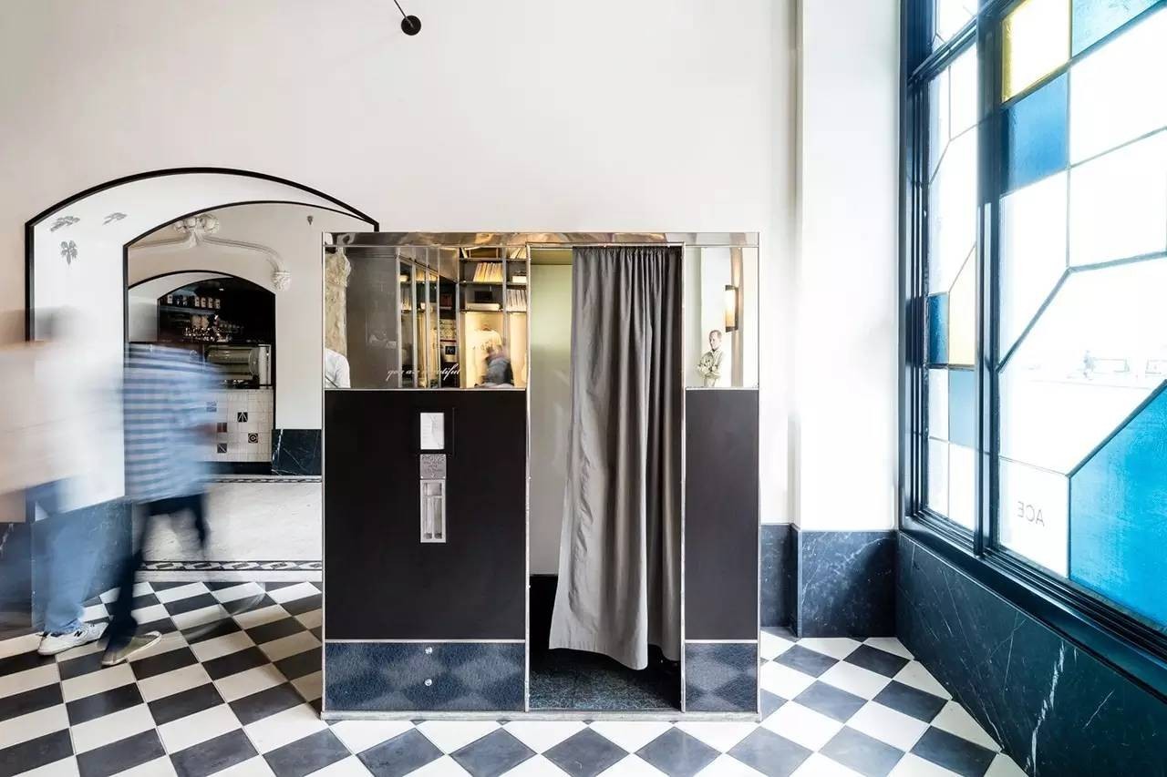 他是酒店界的乔布斯，一手创造出全世界最酷的酒店，还把跨界玩到极致