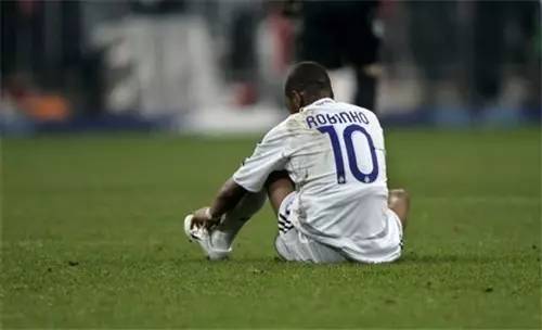 他们有幸披上皇马十号战袍，却成为了最失意的皇马球员