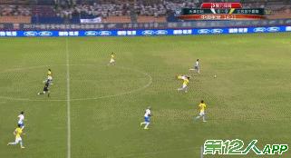 姜还是老的辣！36岁带刀后卫拯救亿利，他的进球让现场DJ都懵了！