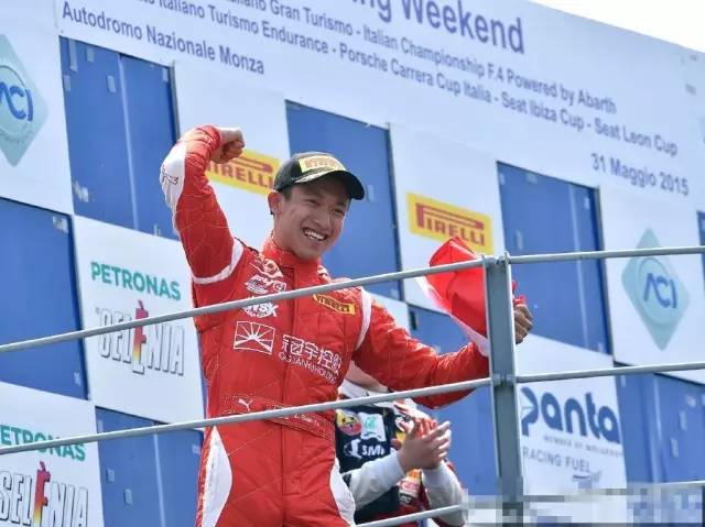 不惧欧美高手“围剿”，这位来自中国的18岁大男孩，刮起一阵阵中国旋风