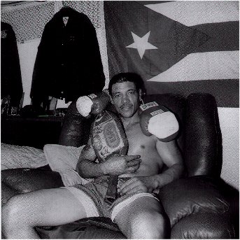 赛场作弊,拳套里塞东西作弊的拳王