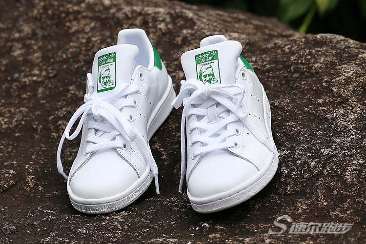 阿迪达斯绿尾真假怎么鉴别,阿迪达斯绿尾怎么辨真假