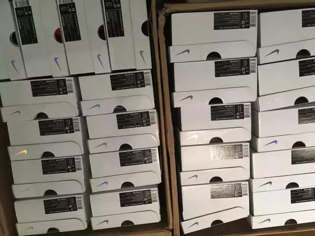 “船长”CP3变身“宇航员”/“白斑马”成轮滑鞋