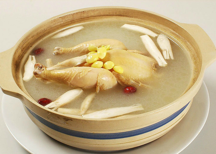 天气热坐月子需要一直盖被子吗,夏天坐月子不让开空调中暑