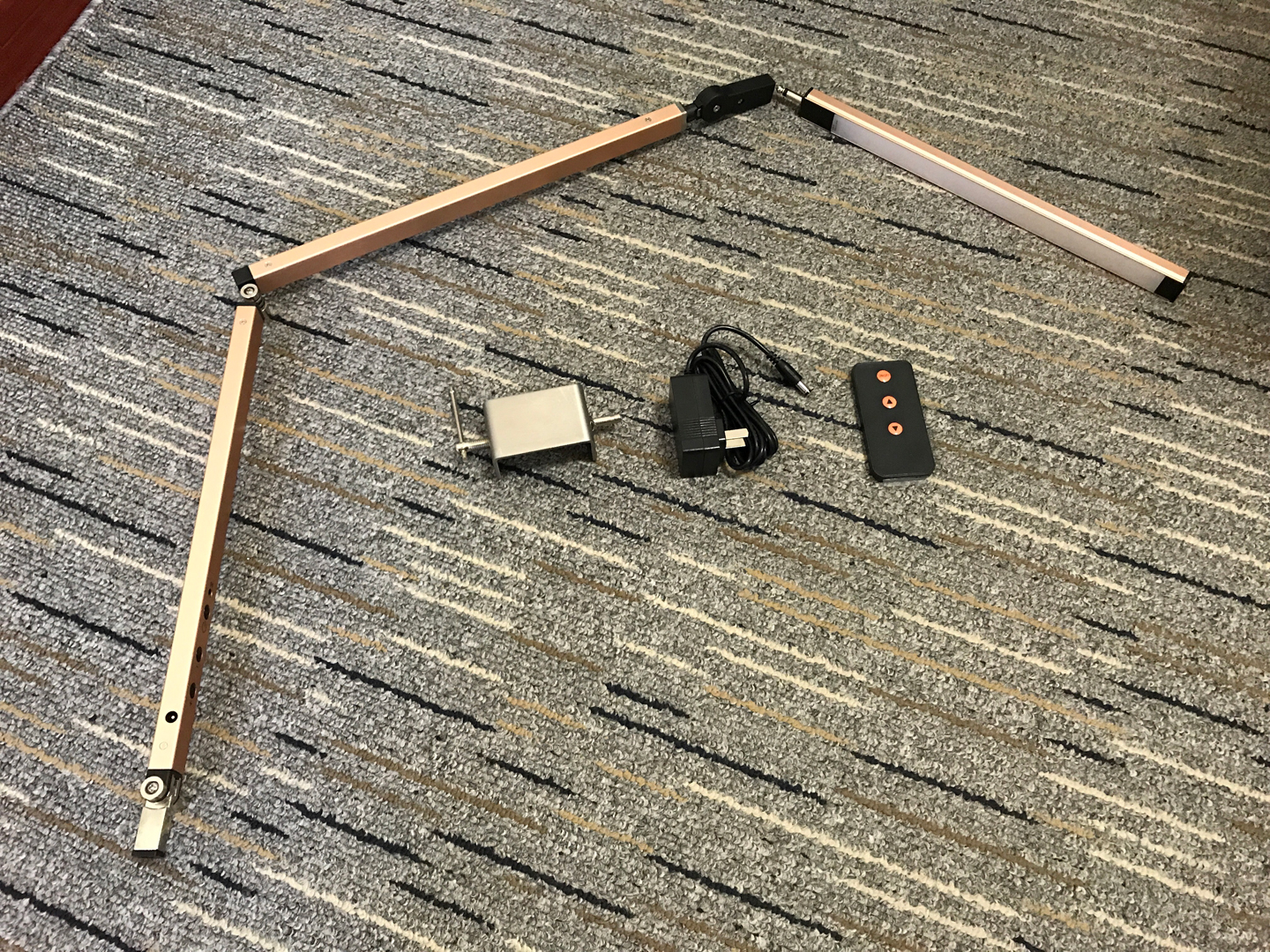 暂时了却心愿可调光LED台灯开箱及使用分享