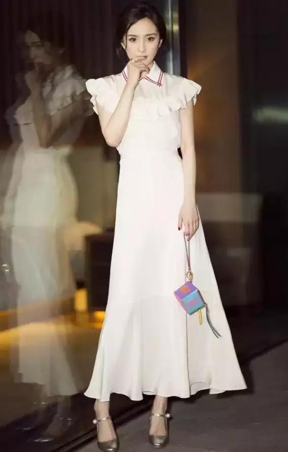 夏日最清凉又迷人的小白裙，如何穿出自己的freestyle？