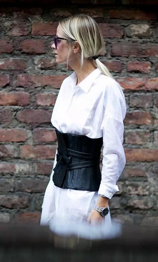 夏日最清凉又迷人的小白裙，如何穿出自己的freestyle？