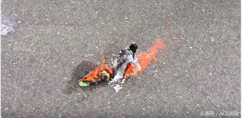 很缺德，日本一无名游戏实况主为求人气火烧LoveLive!花阳周边