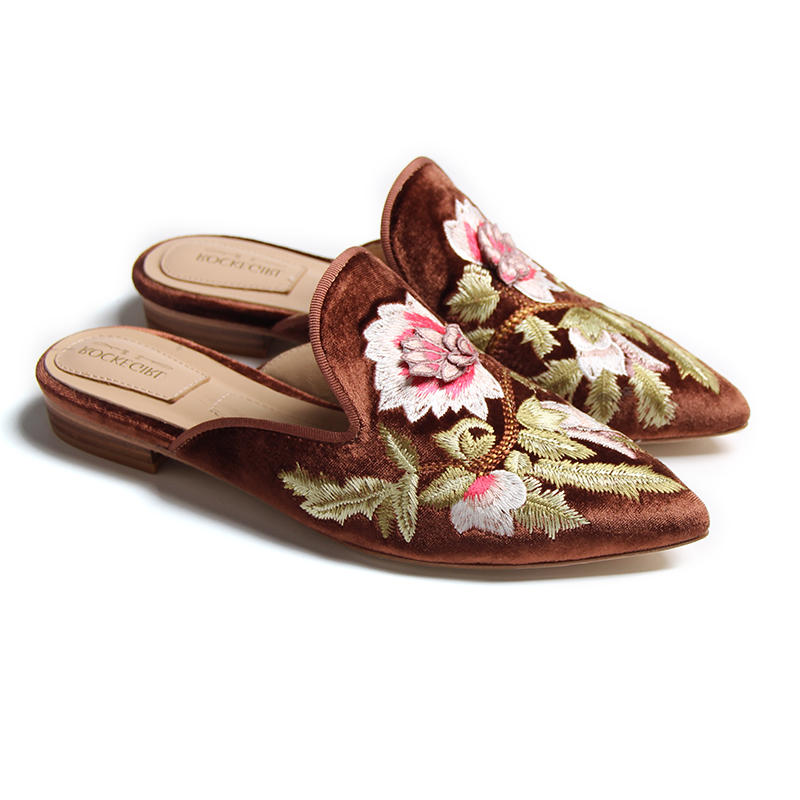 哇哇哇！中国大妈的澡堂拖成时尚标杆了？