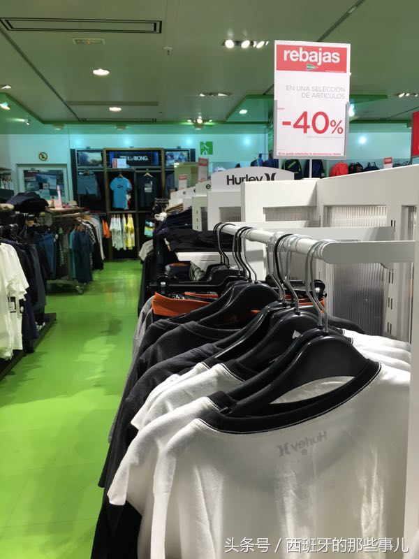 一件李维斯的T恤衫25欧元-西班牙商场耐克、阿迪达斯价格实拍