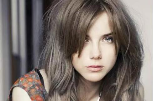 留刘海怎样避免额头冒痘,额头上长痘痘适合留什么刘海吗