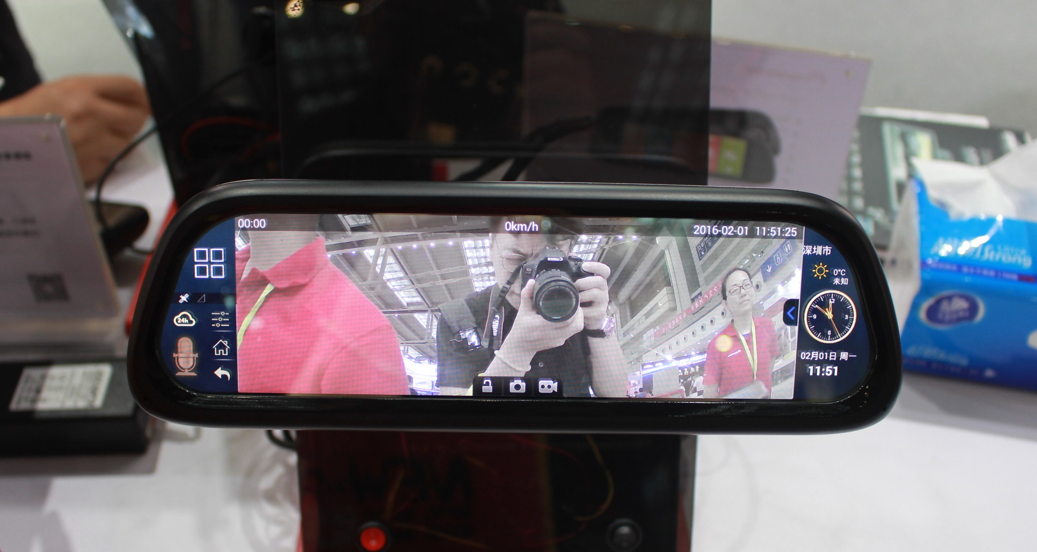 车子加装流媒体后视镜容易亏电吗,电子眩目后视镜能否修复