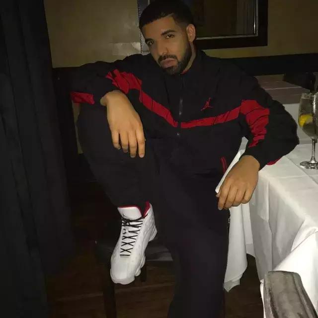 “船长”CP3变身“宇航员”/“白斑马”成轮滑鞋