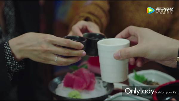 谁的前半生不曾爱错人穿错衣？子君的逆袭从这些单品开始