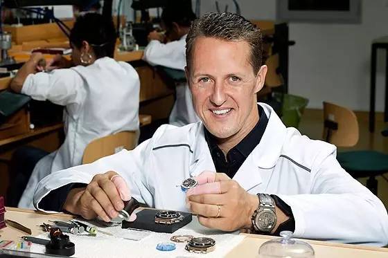 为什么打网球一定要穿裙子,足球员为什么带手表