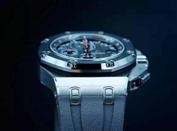 为什么打网球一定要穿裙子,足球员为什么带手表