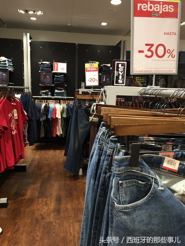 一件李维斯的T恤衫25欧元-西班牙商场耐克、阿迪达斯价格实拍