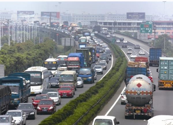 男生堵车时尿急怎么办,在高速上尿急了怎么办