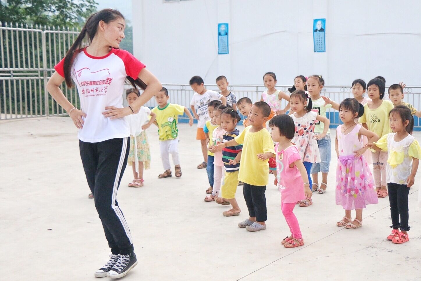 七月赴巴蜀，相逢似归来