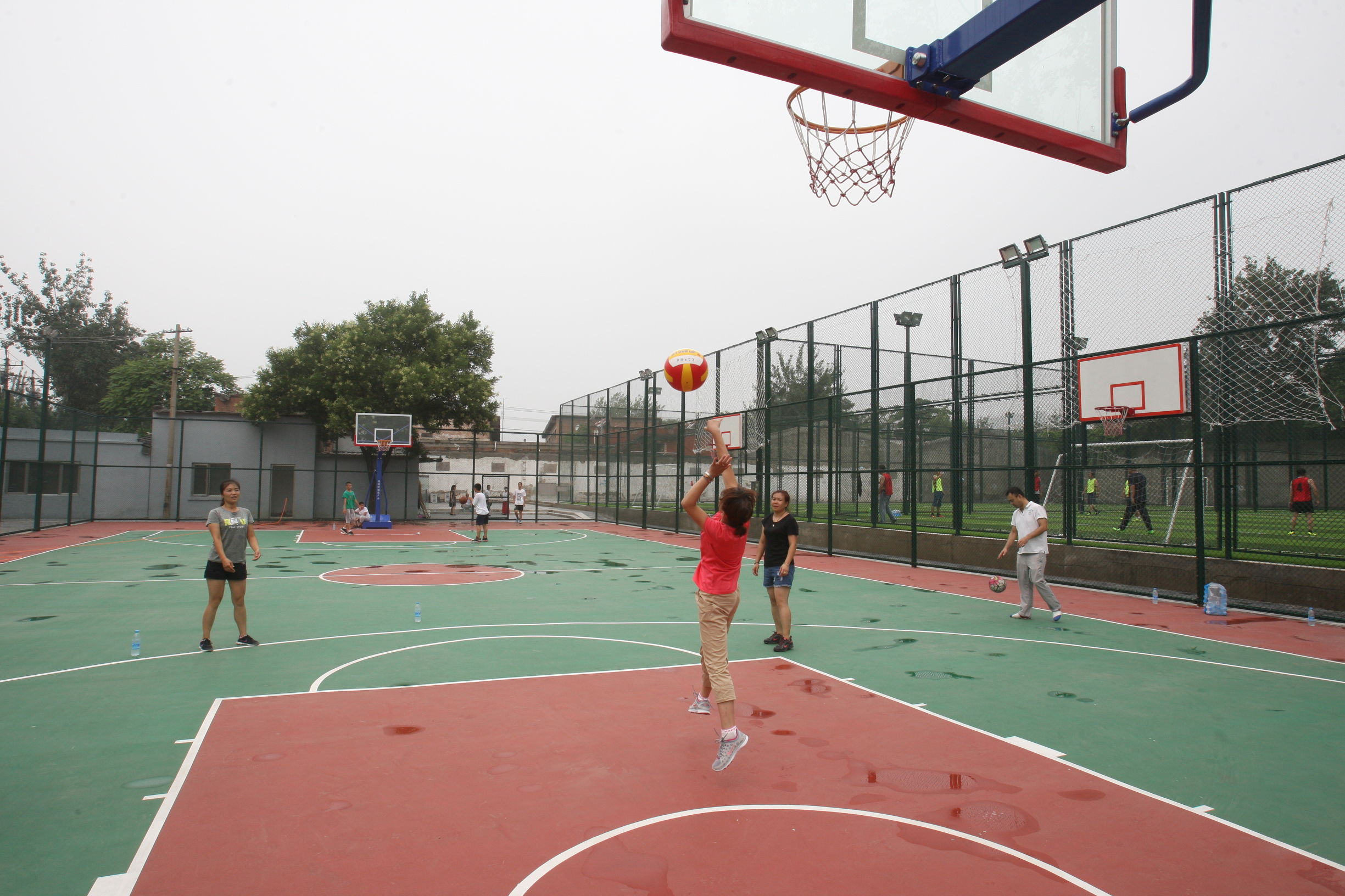 把农村房拆了建篮球场,拆掉平房盖楼房