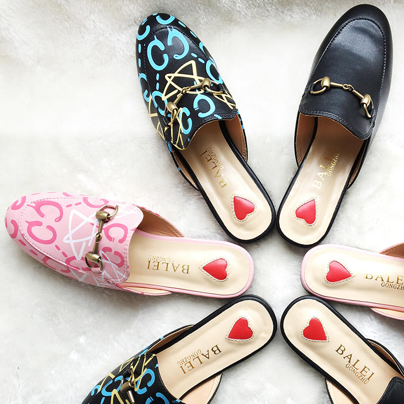 哇哇哇！中国大妈的澡堂拖成时尚标杆了？