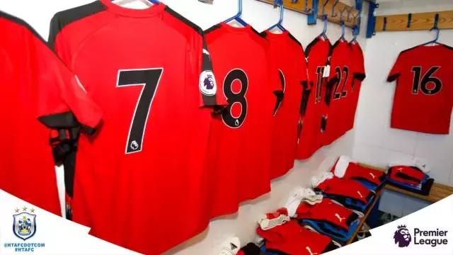 哈德斯菲尔德客场队服,哈德斯菲尔德球衣