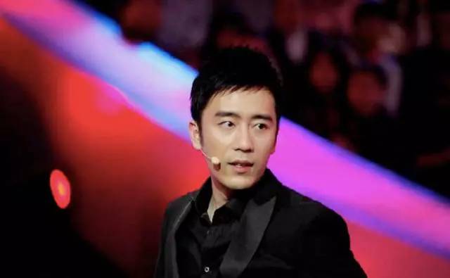 股价直接从40掉到20,股价从30元跌到4.4元