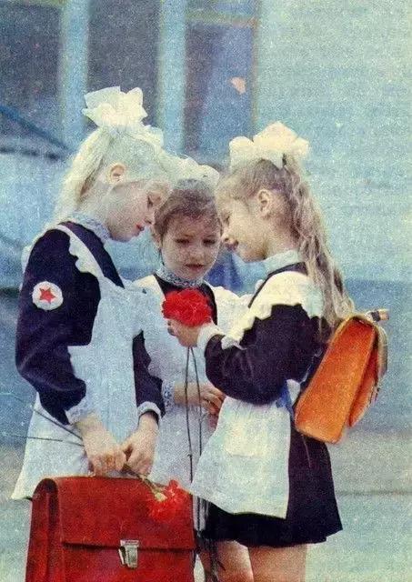 被全国嫌弃的校服,韩国女孩羡慕中国校服