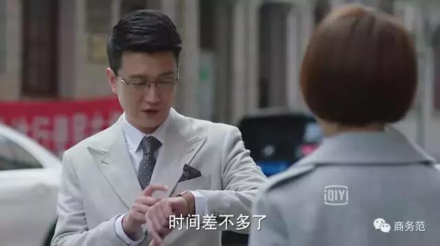 唐晶戴的项链前半生,唐晶戴戒指